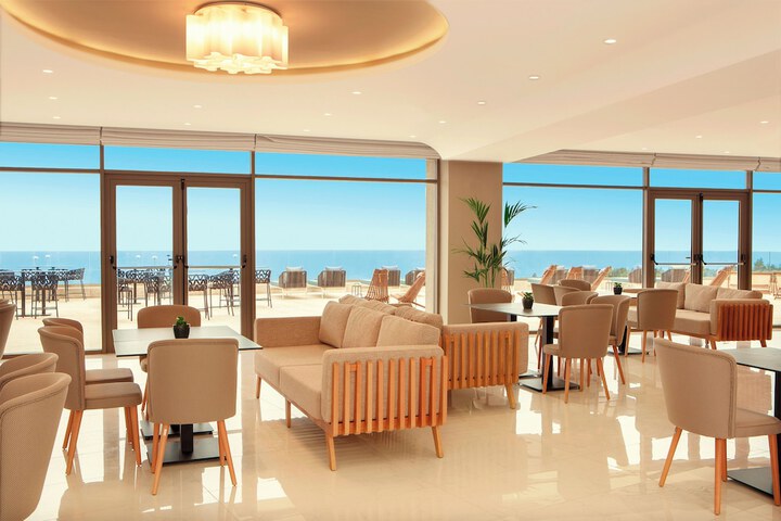 Lounge 178 of 191