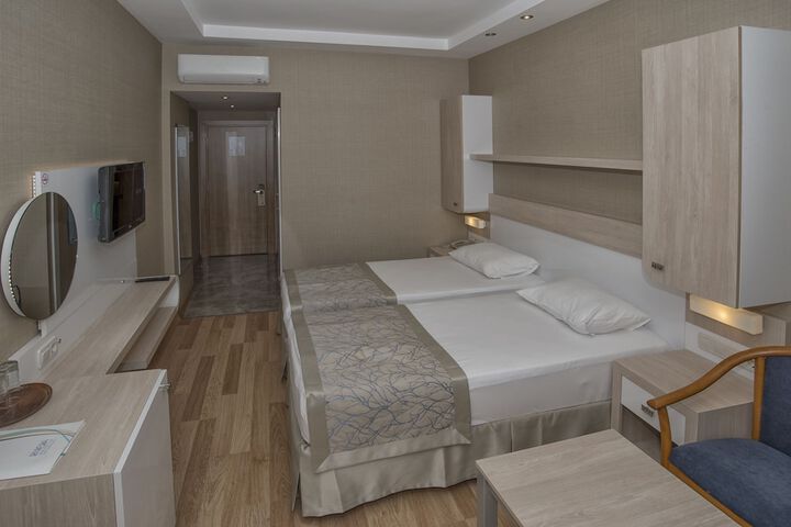Room 8 of 44
