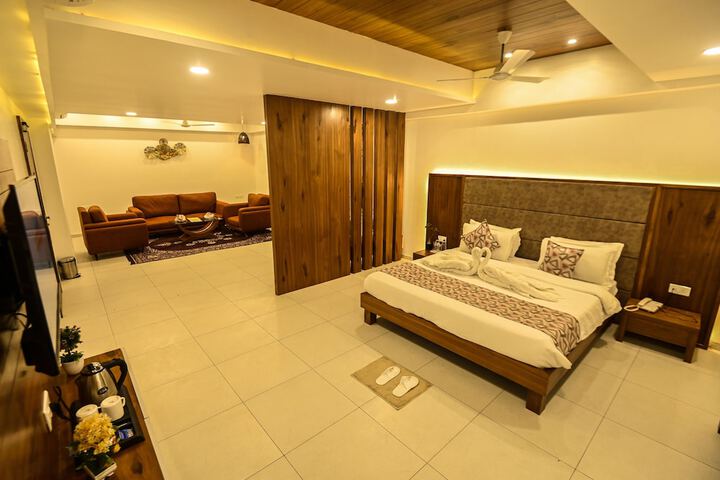 Room 15 of 36