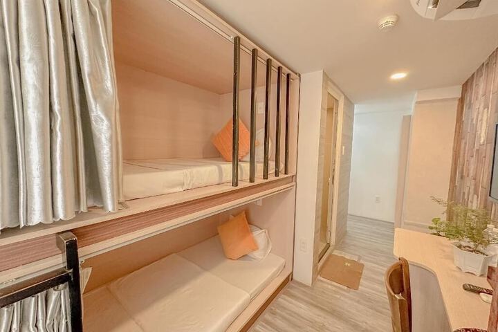 Room 8 of 116