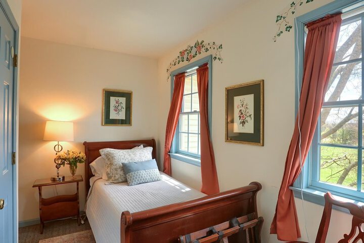 Room 5 of 116