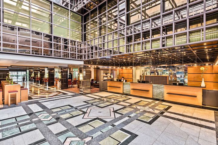 Entrance & Lobby