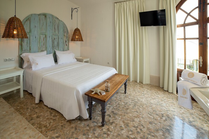 Room 8 of 16