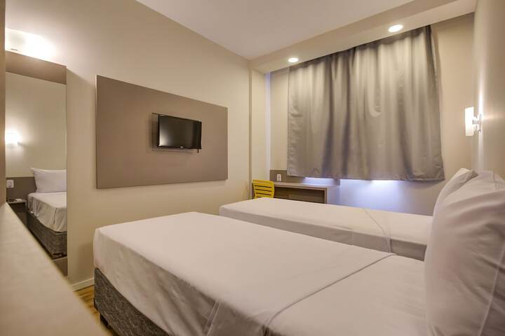 Room 9 of 40