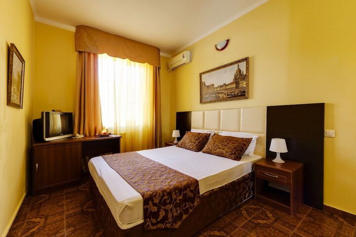 Room 3 of 25