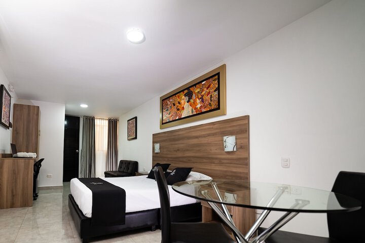 Room 6 of 10
