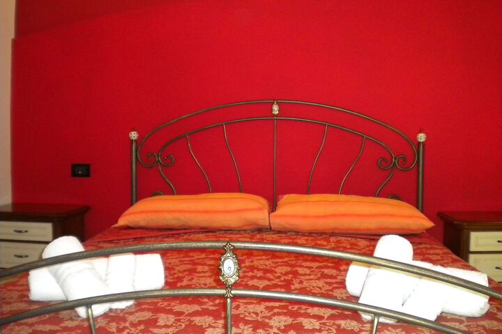 Room 7 of 32