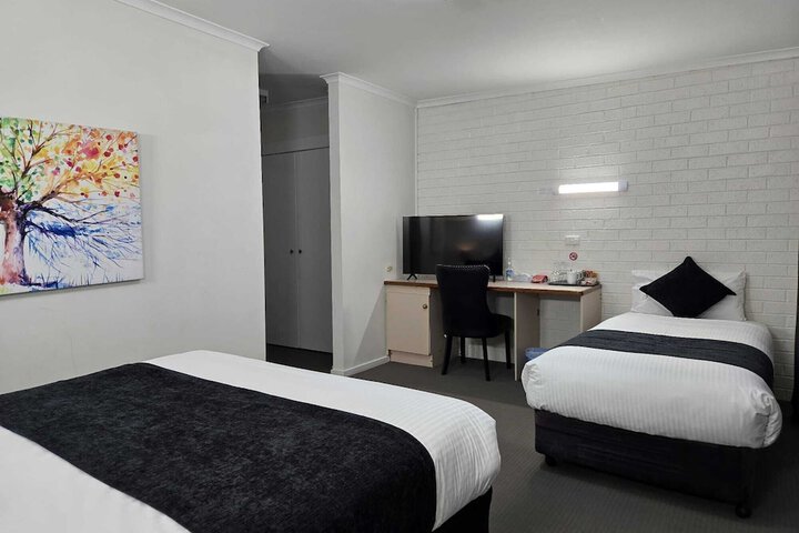 Room 12 of 30
