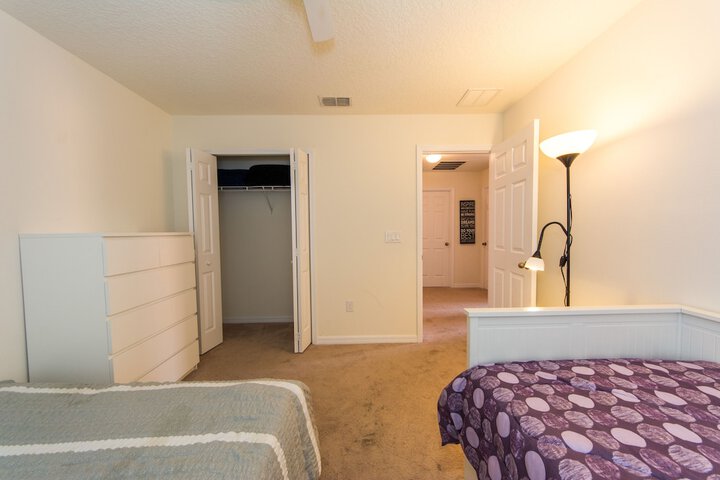Room 7 of 221