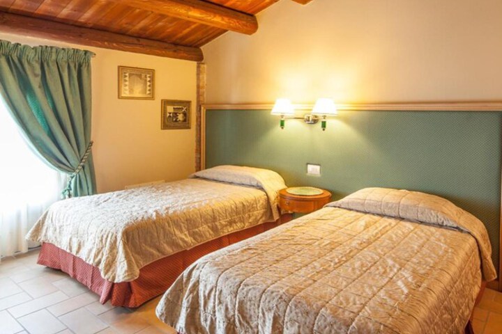 Room 15 of 51