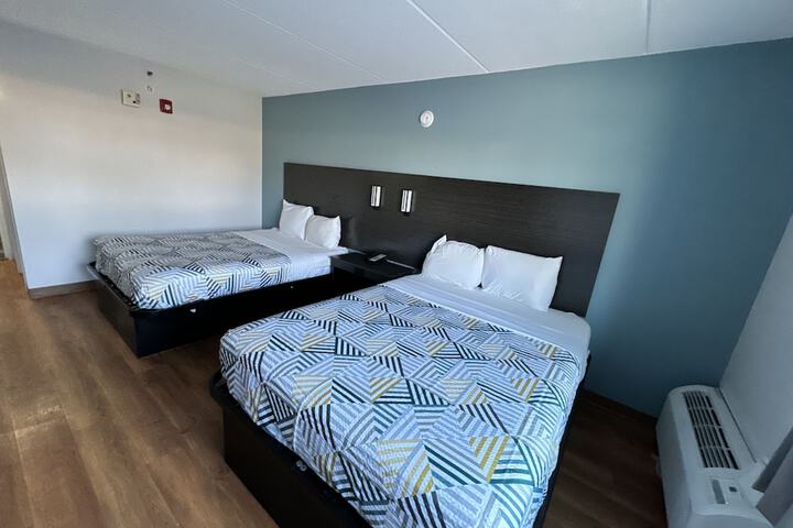2 Queen Beds (2 of 17)