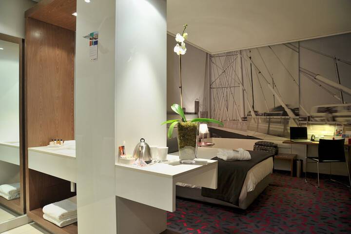 Room 4 of 47
