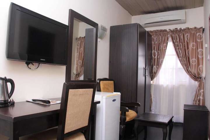Room 10 of 40