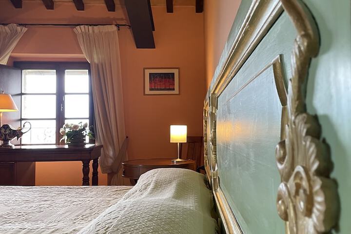 Room 52 of 300