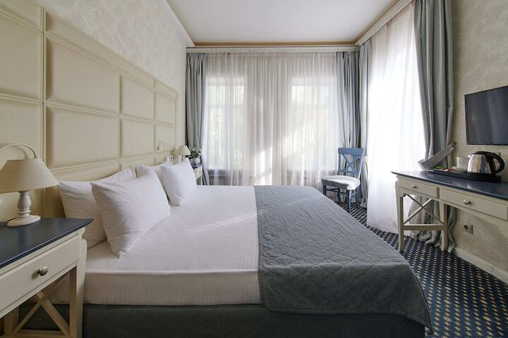 Room 18 of 48