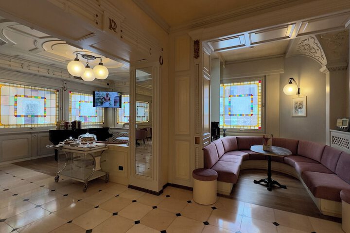 Lounge 66 of 73
