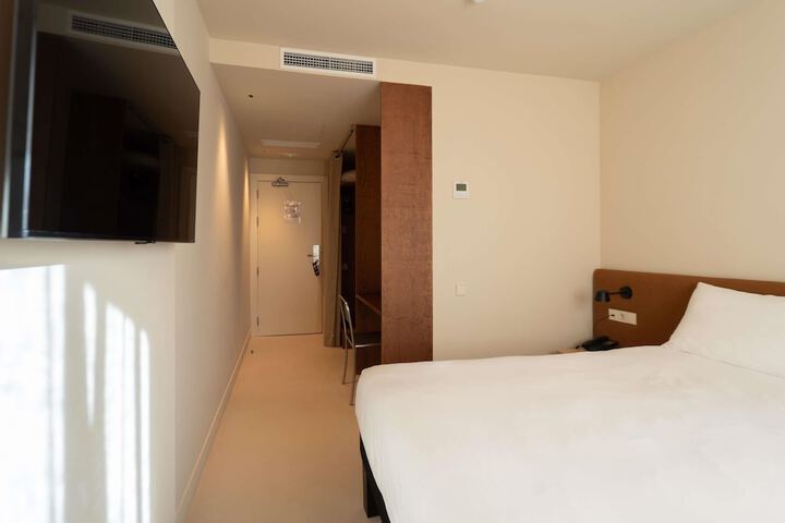Room 17 of 54
