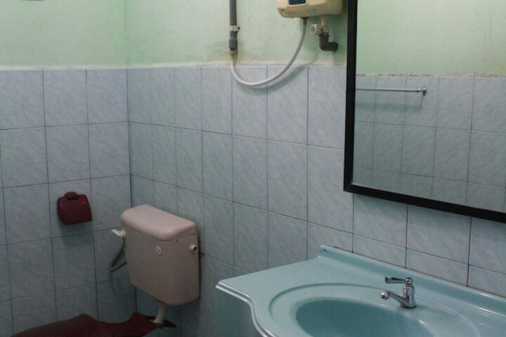 Room 30 of 64