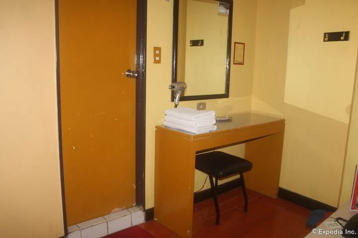 Room 16 of 28