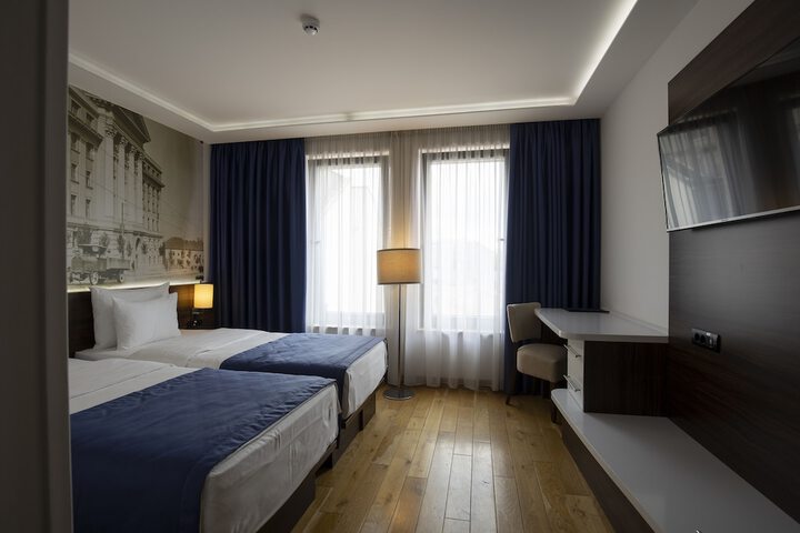 Room 15 of 36