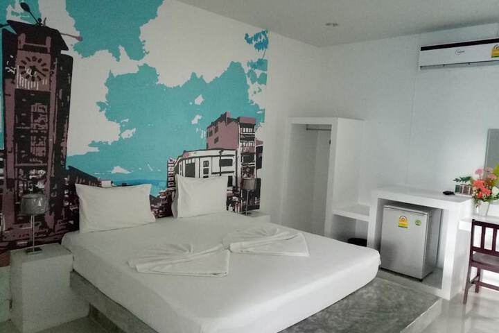 Room 11 of 28