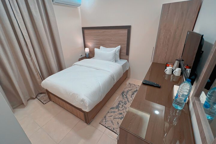 Room 16 of 30