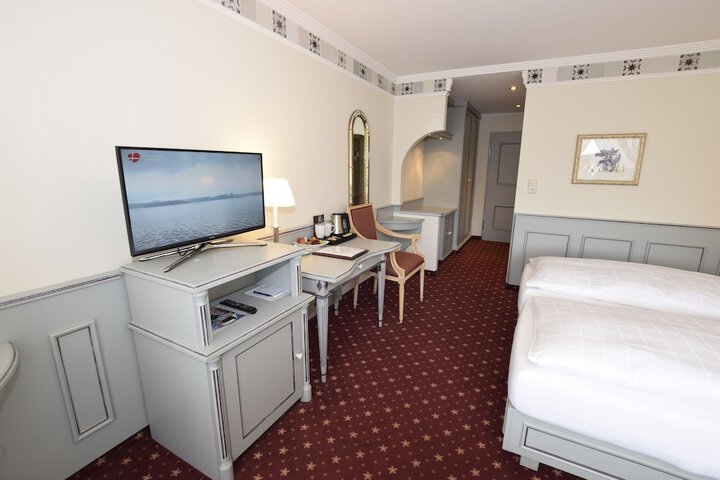 Room 4 of 73