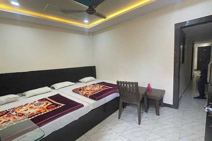 Room 8 of 19
