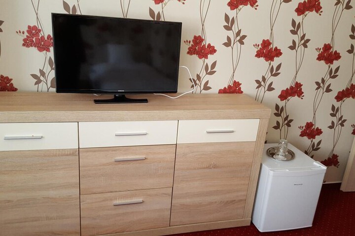 Room 9 of 34