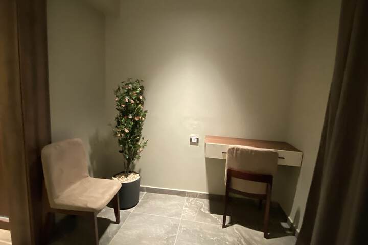 Room 37 of 114