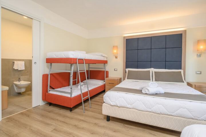 Room 15 of 42