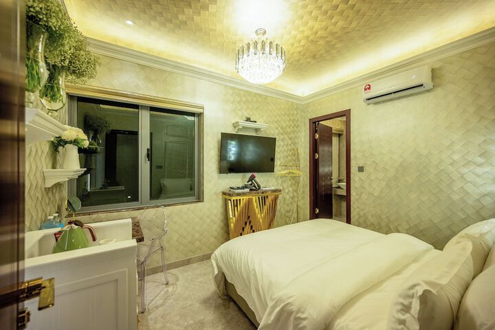 Room 32 of 285