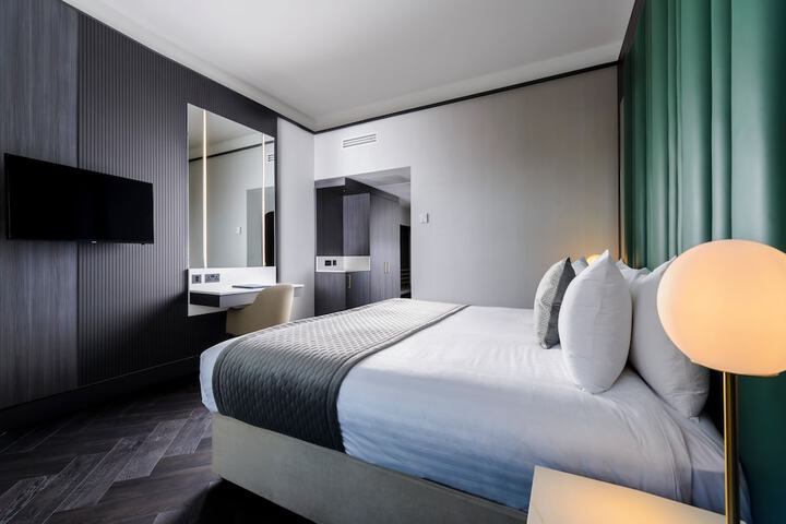 Room 4 of 31