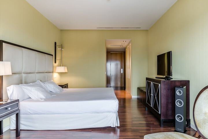Room 32 of 105