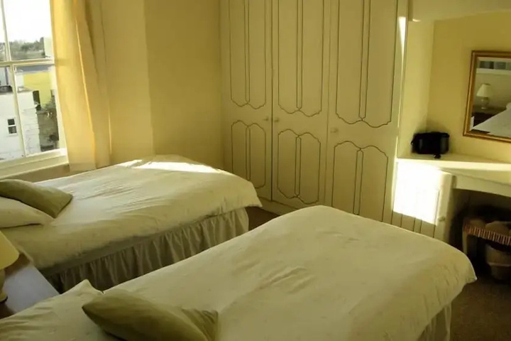 Room 3 of 12