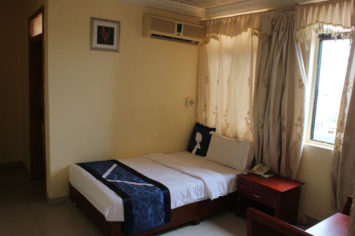 Room 17 of 47