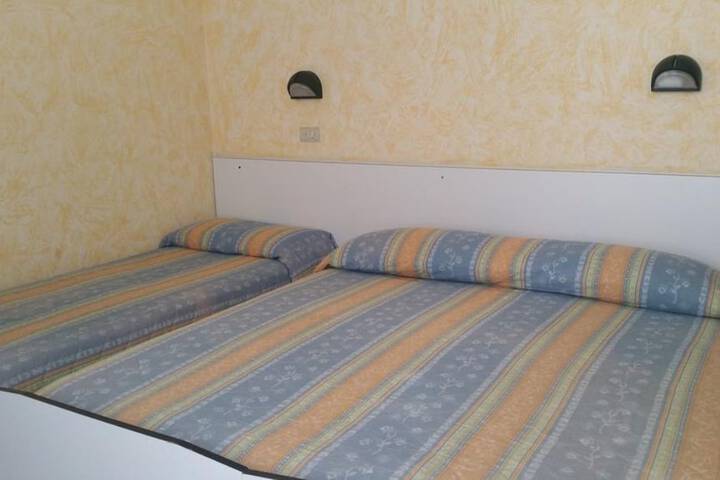 Room 10 of 34