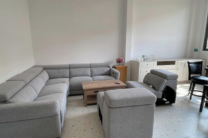 Room 4 of 6