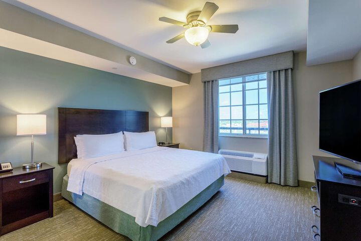 1 King 1qn Bed 2 Bedroom 2 Bath Suite (21 of 21)