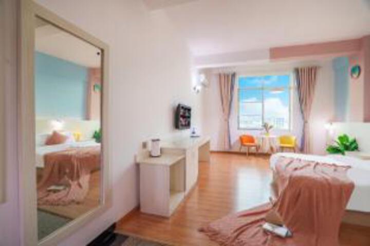 Room 6 of 6