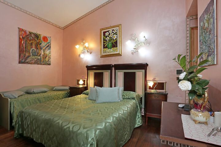 Room 8 of 28