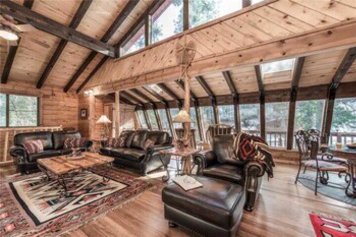 Antler Mountain Lodge Four bedroom Holiday Home