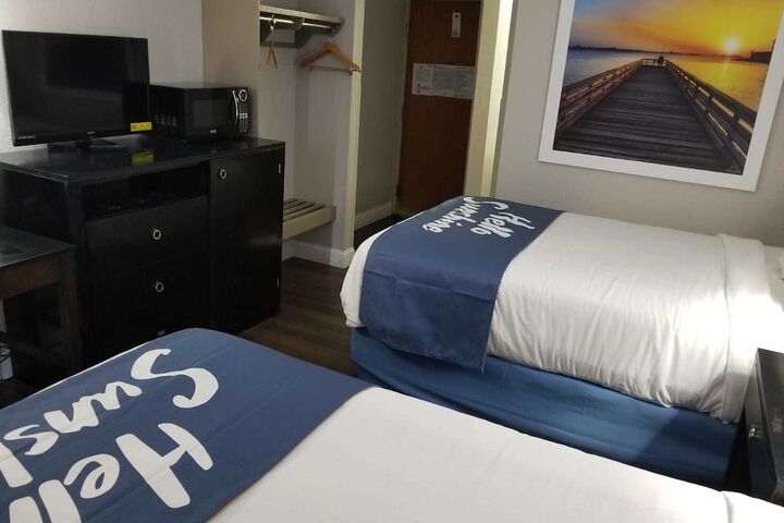 1 King Bed (1 of 7)