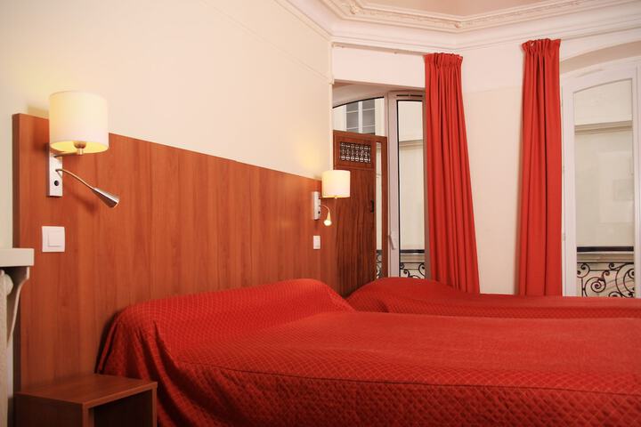 Room 8 of 48