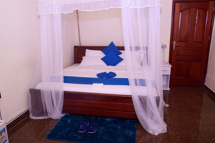 Room 5 of 28