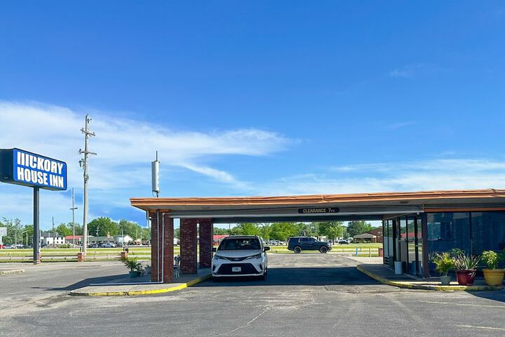 OYO Hickory House Inn in Dexter, MO