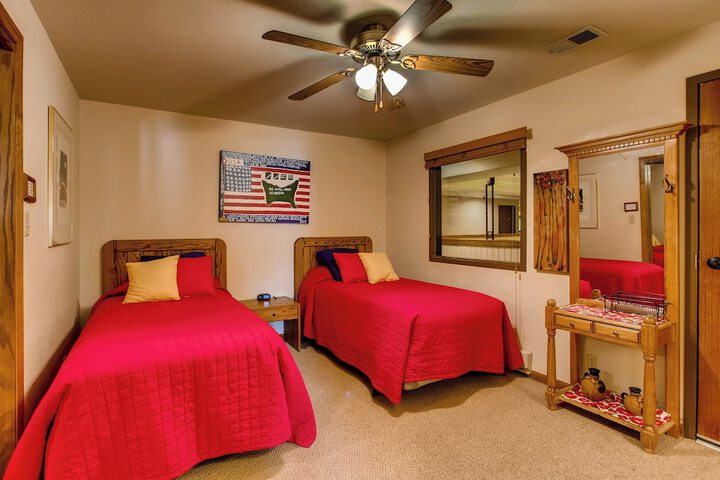 Room 219 of 947