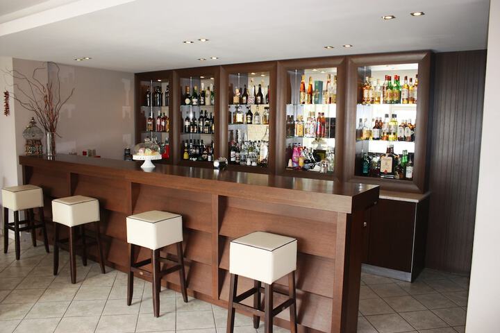 Lounge 58 of 67