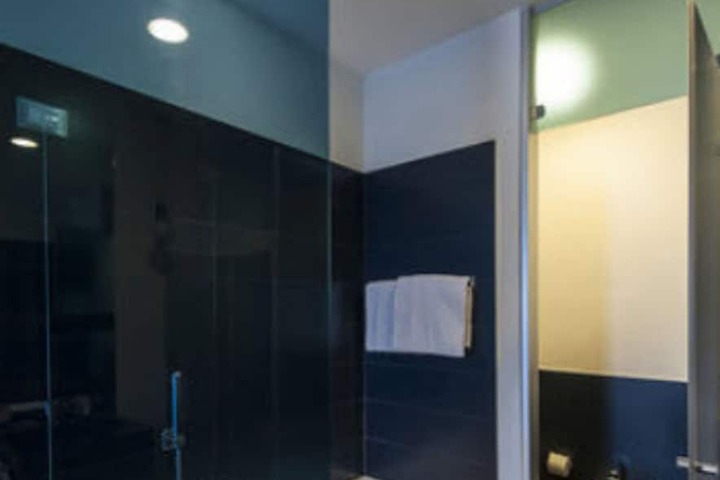 Room 34 of 101