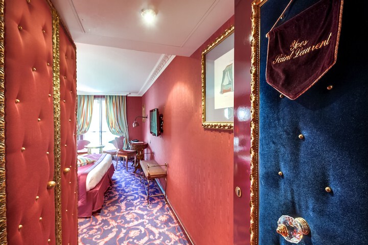 Room 30 of 53